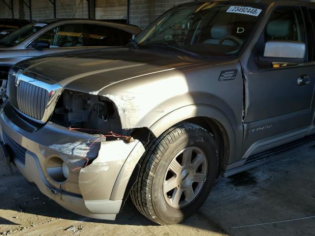 5LMFU27R14LJ24936 - 2004 LINCOLN NAVIGATOR ნაცრისფერი ფოტო 9