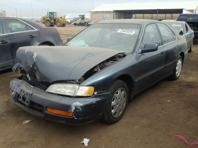 1HGCD5539TA015243 - 1996 HONDA ACCORD LX GREEN photo 2