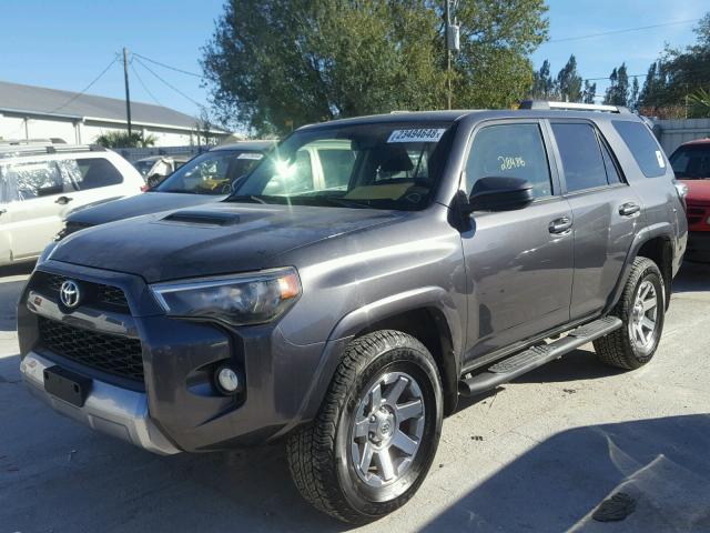 JTEBU5JR0G5281149 - 2016 TOYOTA 4RUNNER SR GRAY photo 2