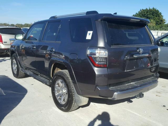 JTEBU5JR0G5281149 - 2016 TOYOTA 4RUNNER SR GRAY photo 3