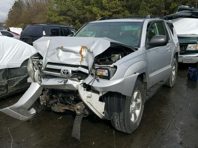 JTEBU14R558038386 - 2005 TOYOTA 4RUNNER SR SILVER photo 2