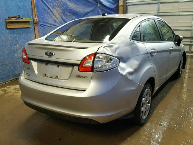 3FADP4BJ9DM153138 - 2013 FORD FIESTA SE SILVER photo 4