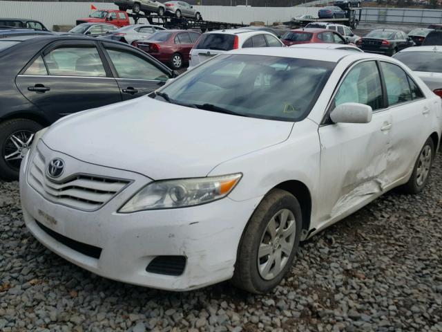 4T1BF3EK1BU623993 - 2011 TOYOTA CAMRY BASE WHITE photo 2