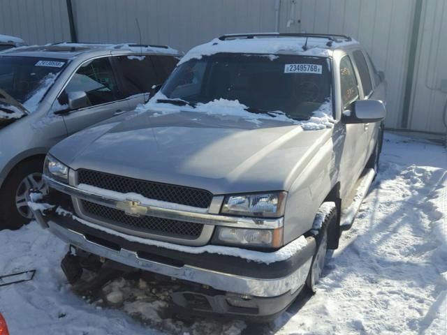 3GNEK12Z55G155851 - 2005 CHEVROLET AVALANCHE SILVER photo 2