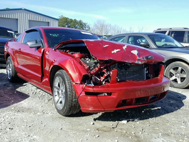 1ZVFT82H555107653 - 2005 FORD MUSTANG GT RED photo 1