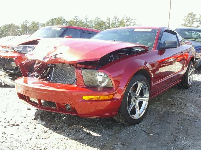 1ZVFT82H555107653 - 2005 FORD MUSTANG GT RED photo 2