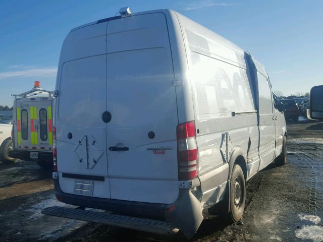 WD3PE8CB2B5566723 - 2011 MERCEDES-BENZ SPRINTER 2 WHITE photo 4