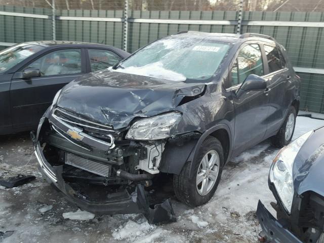 3GNCJPSB8GL259387 - 2016 CHEVROLET TRAX 1LT SILVER photo 2