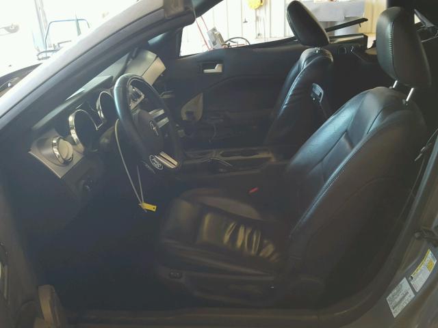 1ZVFT84N465101511 - 2006 FORD MUSTANG GRAY photo 5