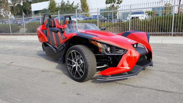 57XAAPFA9G7112637 - 2016 POLARIS SLINGSHOT RED photo 1