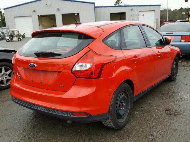1FAHP3K23CL331968 - 2012 FORD FOCUS SE RED photo 4