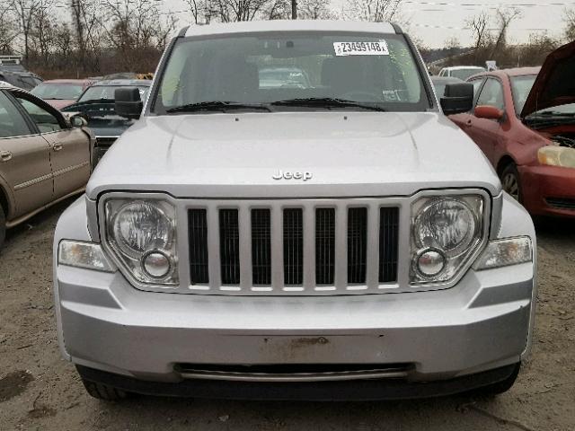 1J8GN28K98W174605 - 2008 JEEP LIBERTY SP SILVER photo 9