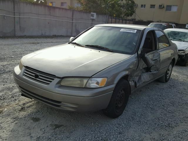 4T1BG28K6XU454113 - 1999 TOYOTA CAMRY CE GRAY photo 2