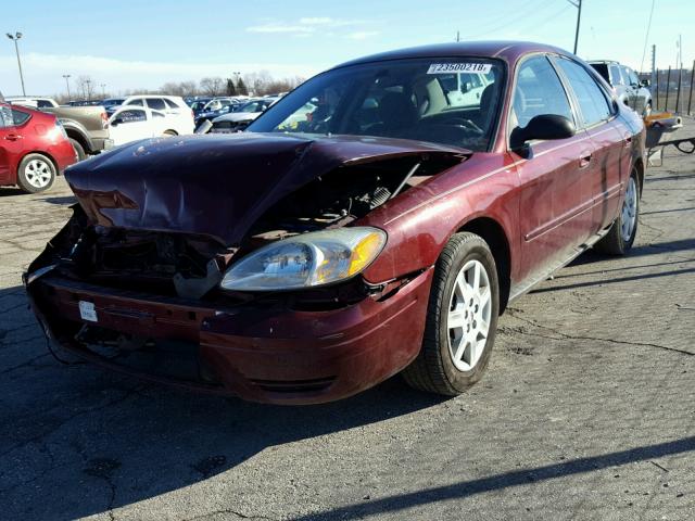 1FAFP53U35A253824 - 2005 FORD TAURUS SE RED photo 2