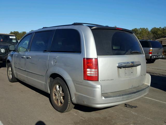 2A4RR5D17AR104290 - 2010 CHRYSLER TOWN & COU SILVER photo 3