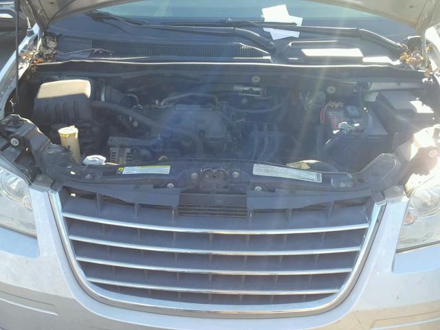 2A4RR5D17AR104290 - 2010 CHRYSLER TOWN & COU SILVER photo 7