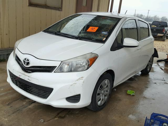 JTDKTUD33DD550285 - 2013 TOYOTA YARIS WHITE photo 2