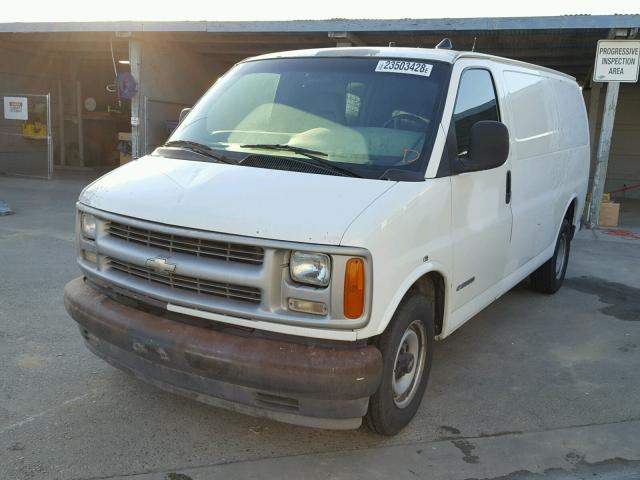 1GCFG25W011165914 - 2001 CHEVROLET EXPRESS G2 WHITE photo 2