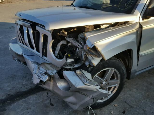 1J8FT48W97D251855 - 2007 JEEP PATRIOT LI SILVER photo 9