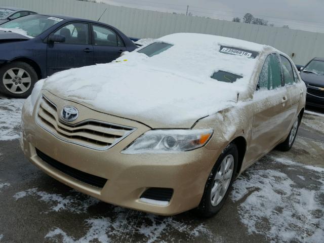 4T1BF3EKXBU225374 - 2011 TOYOTA CAMRY BASE GOLD photo 2