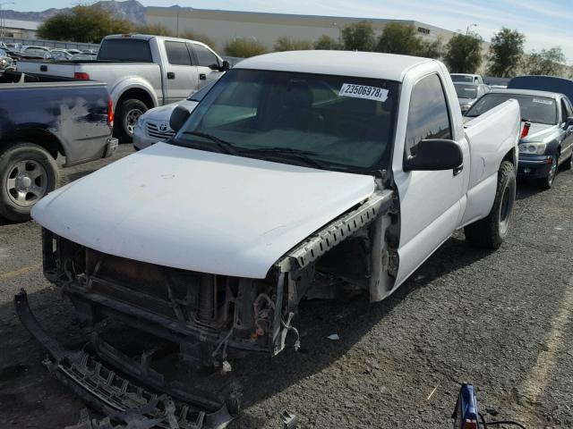 1GCEC14W02Z137181 - 2002 CHEVROLET SILVERADO WHITE photo 2