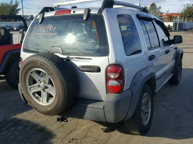 1J4GL38K35W650968 - 2005 JEEP LIBERTY RE SILVER photo 4