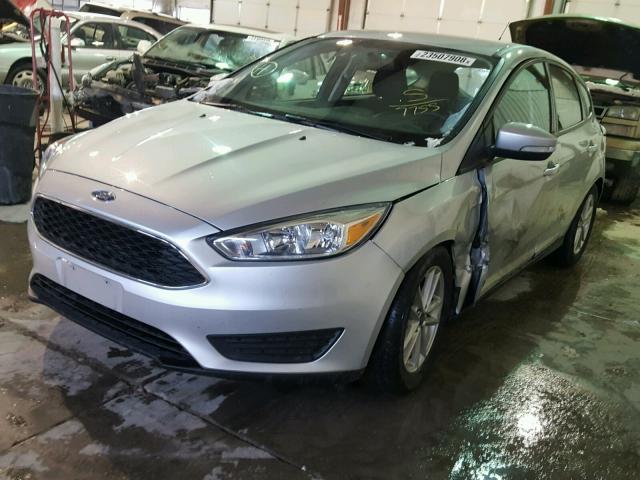 1FADP3K25GL347755 - 2016 FORD FOCUS SE SILVER photo 2