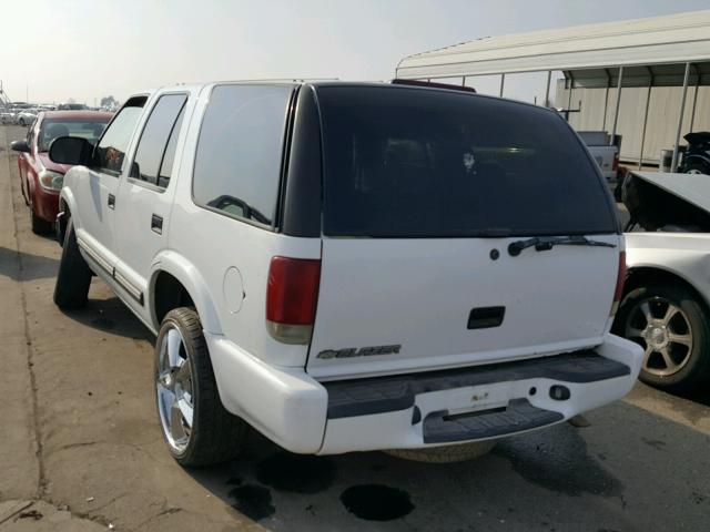 1GNDT13W012215051 - 2001 CHEVROLET BLAZER WHITE photo 3