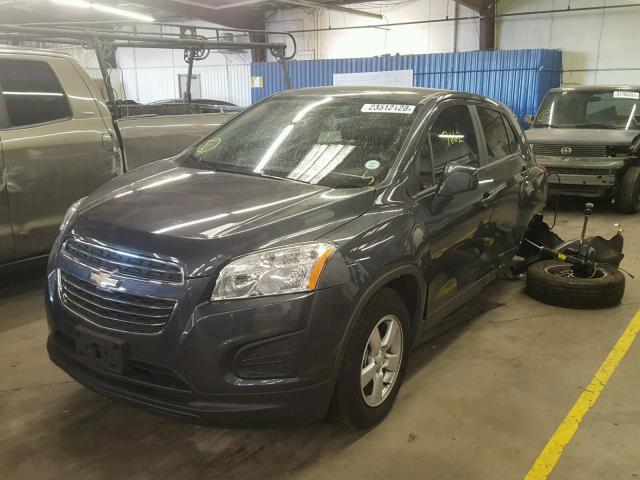 3GNCJNSBXGL267558 - 2016 CHEVROLET TRAX LS GRAY photo 2