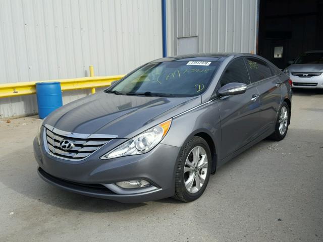 5NPEC4AC4CH351126 - 2012 HYUNDAI SONATA SE GRAY photo 2