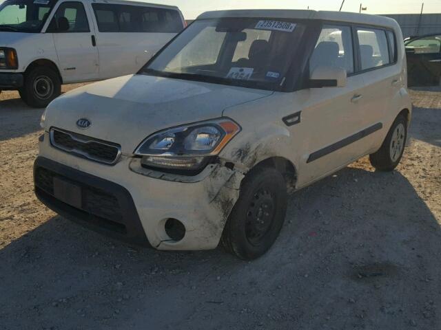 KNDJT2A5XC7441485 - 2012 KIA SOUL WHITE photo 2