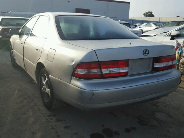 JT8BF28G1Y5082239 - 2000 LEXUS ES 300 SILVER photo 3