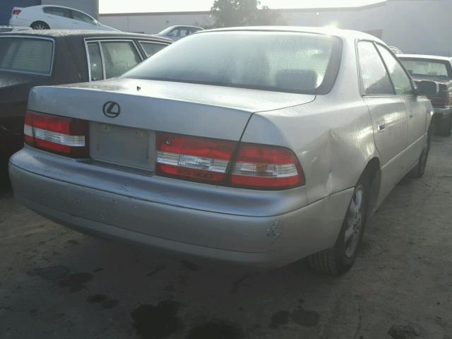 JT8BF28G1Y5082239 - 2000 LEXUS ES 300 SILVER photo 4