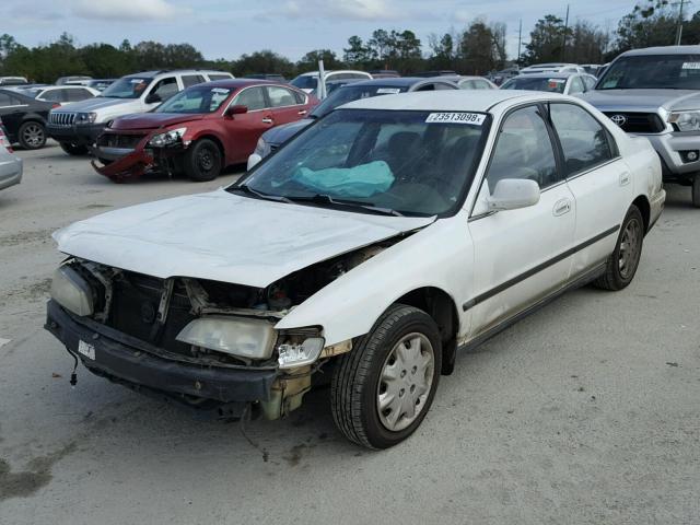 1HGCD5638VA244563 - 1997 HONDA ACCORD LX WHITE photo 2