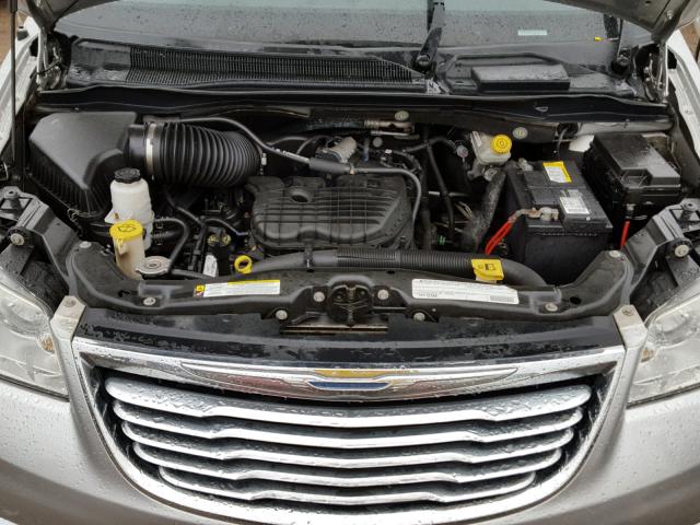 2A4RR5DG0BR658177 - 2011 CHRYSLER TOWN & COU SILVER photo 7