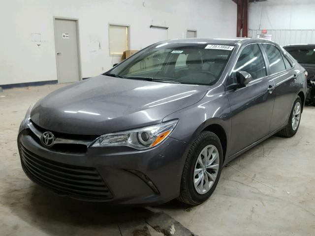 4T1BF1FK2HU642788 - 2017 TOYOTA CAMRY LE CHARCOAL photo 2