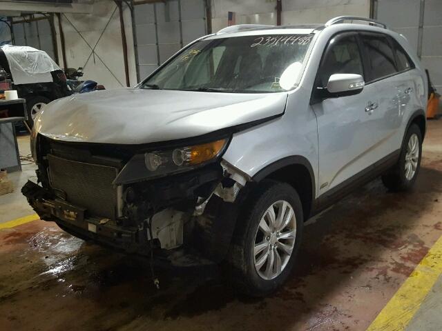 5XYKUDA20BG088355 - 2011 KIA SORENTO EX SILVER photo 2