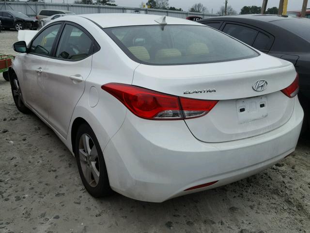 5NPDH4AE4DH305036 - 2013 HYUNDAI ELANTRA GL WHITE photo 3