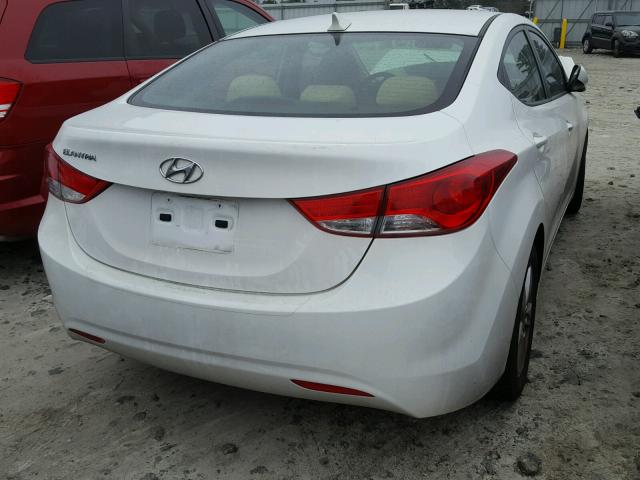 5NPDH4AE4DH305036 - 2013 HYUNDAI ELANTRA GL WHITE photo 4