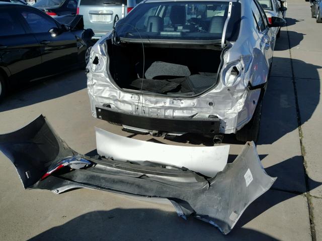 5YFBURHE3HP635247 - 2017 TOYOTA COROLLA L SILVER photo 9