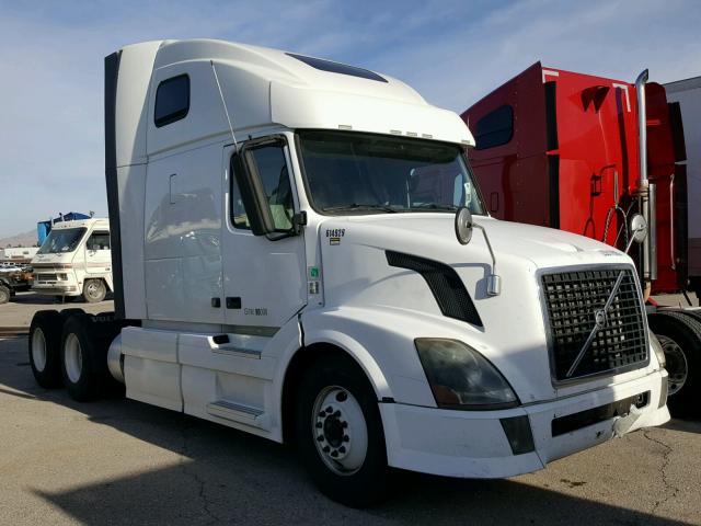 4V4NC9EJ5CN541396 - 2012 VOLVO VN VNL WHITE photo 1