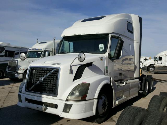 4V4NC9EJ5CN541396 - 2012 VOLVO VN VNL WHITE photo 2