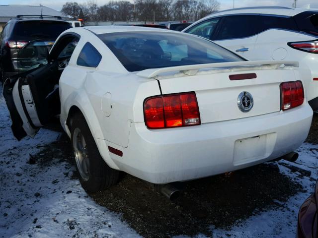 1ZVHT80N465231061 - 2006 FORD MUSTANG WHITE photo 3