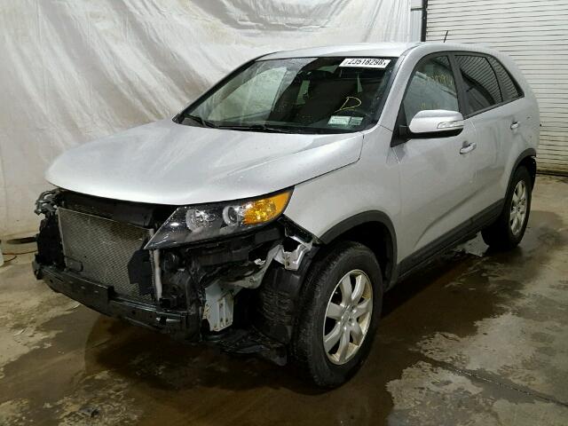 5XYKT3A13CG195065 - 2012 KIA SORENTO BA SILVER photo 2