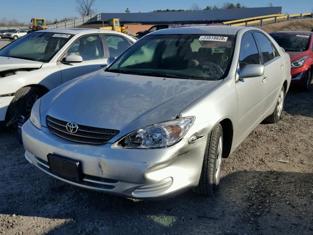 4T1BE32K04U315160 - 2004 TOYOTA CAMRY LE GRAY photo 2