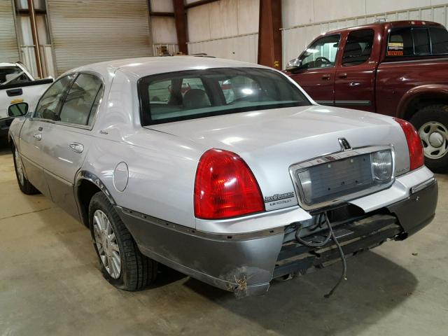 1LNHM82W83Y610737 - 2003 LINCOLN TOWN CAR S SILVER photo 3