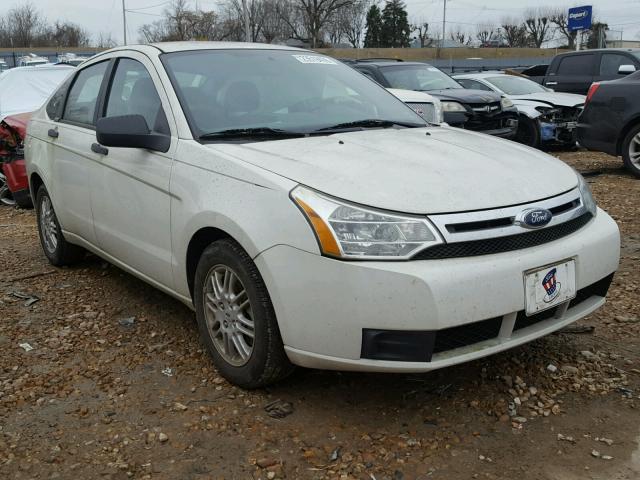 1FAHP3FN6AW237695 - 2010 FORD FOCUS SE WHITE photo 1