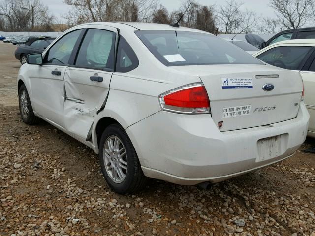 1FAHP3FN6AW237695 - 2010 FORD FOCUS SE WHITE photo 3