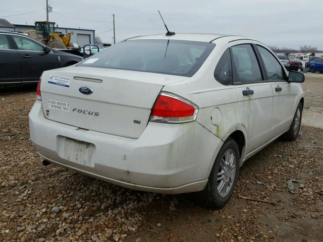 1FAHP3FN6AW237695 - 2010 FORD FOCUS SE WHITE photo 4