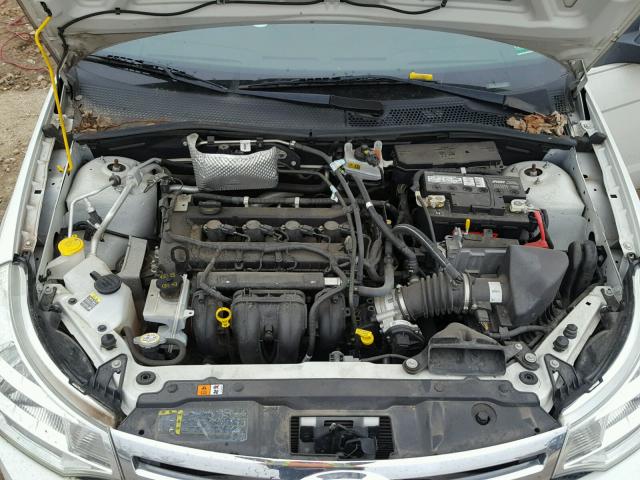 1FAHP3FN6AW237695 - 2010 FORD FOCUS SE WHITE photo 7